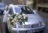 لعبة تزيين سيارة العريس والعروسة بالورود